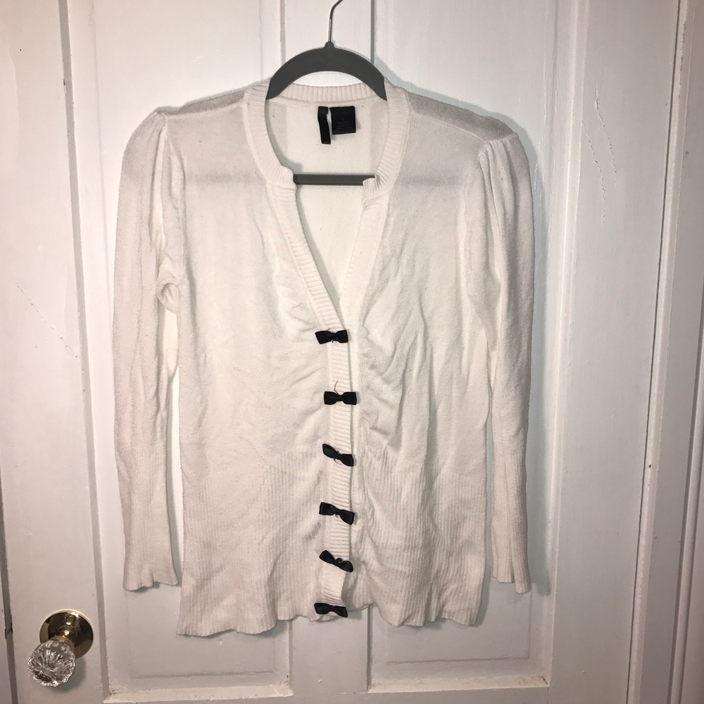 White cardigan w black bows